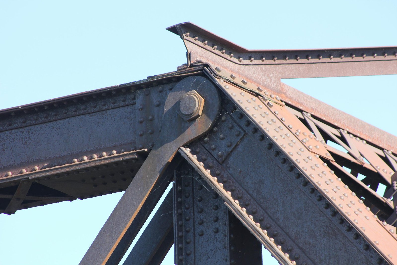 Upper angle connection